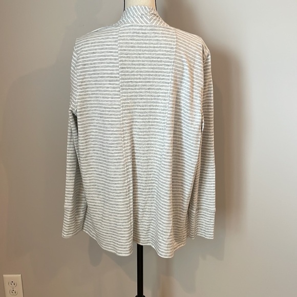 NWT Chico’s Zenergy Stripe Rib Mix Cardigan SZ L Heather Gray Soft and Stretchy - Picture 8 of 13